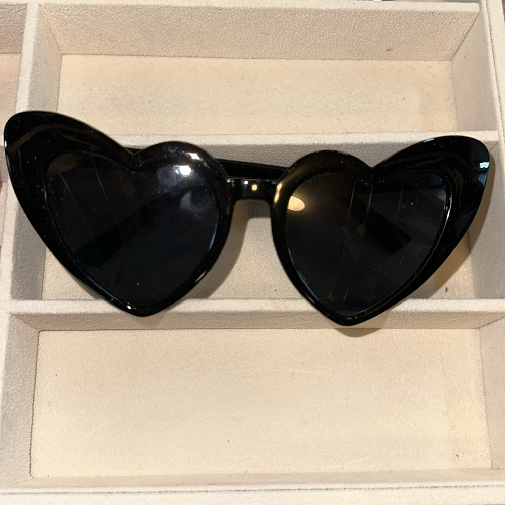 Black Heart Sunglasses🕶️